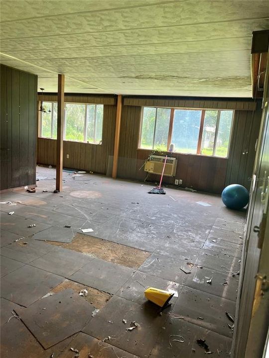 待售: $184,000 (0.86 acres)