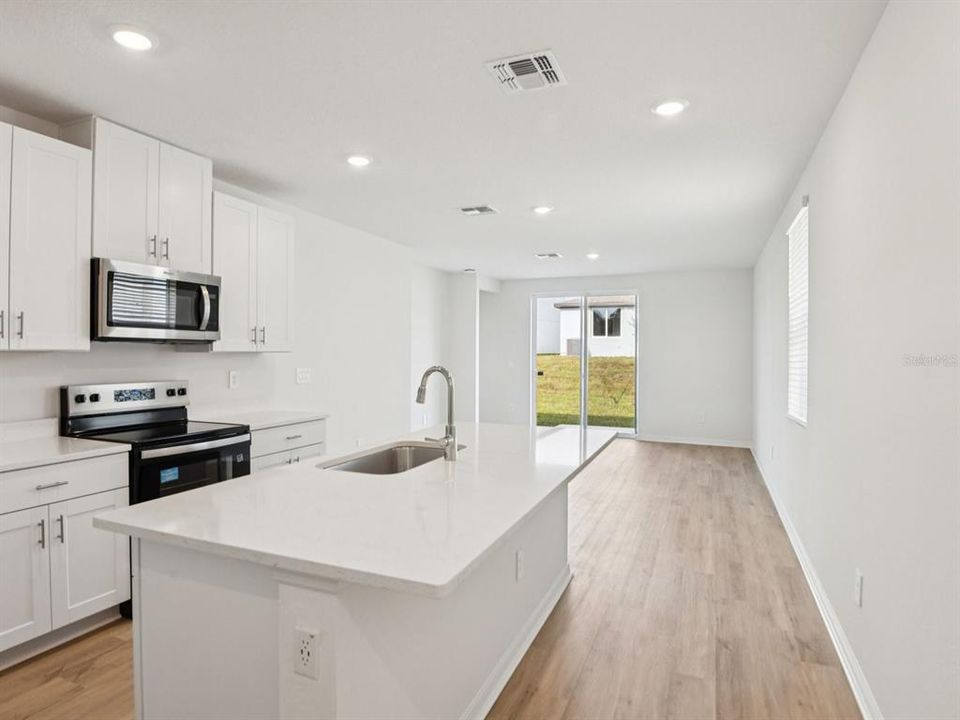 На продажу: $267,660 (3 спален, 2 ванн, 1269 Квадратных фут)