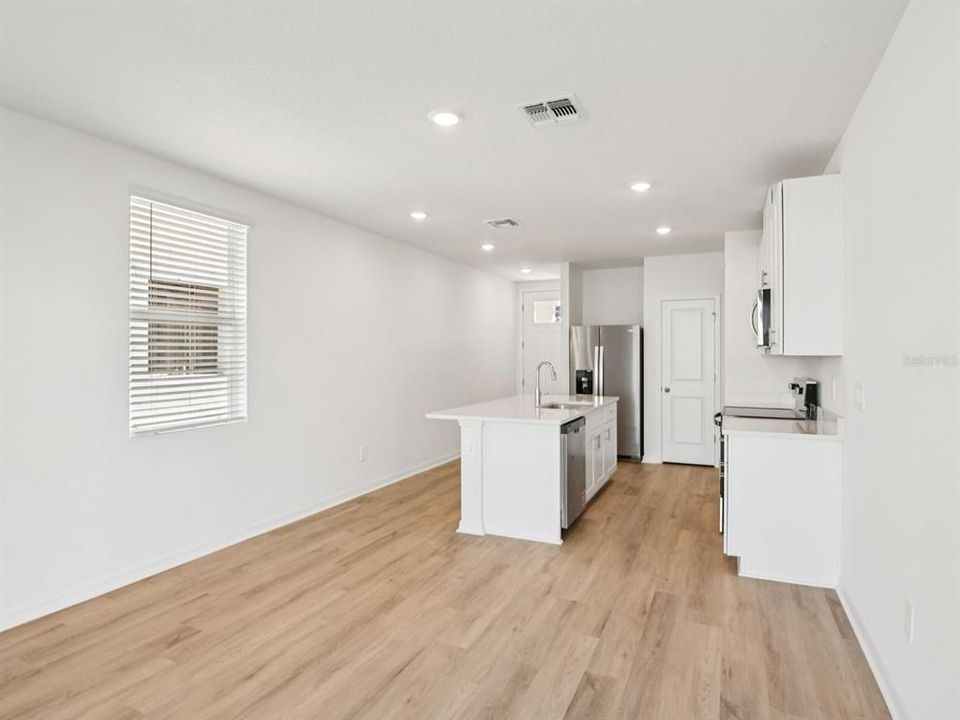 На продажу: $267,660 (3 спален, 2 ванн, 1269 Квадратных фут)