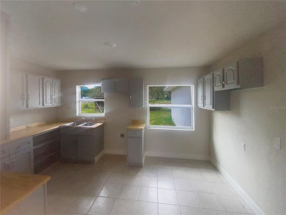 Active With Contract: $239,999 (3 beds, 2 baths, 1300 Square Feet)