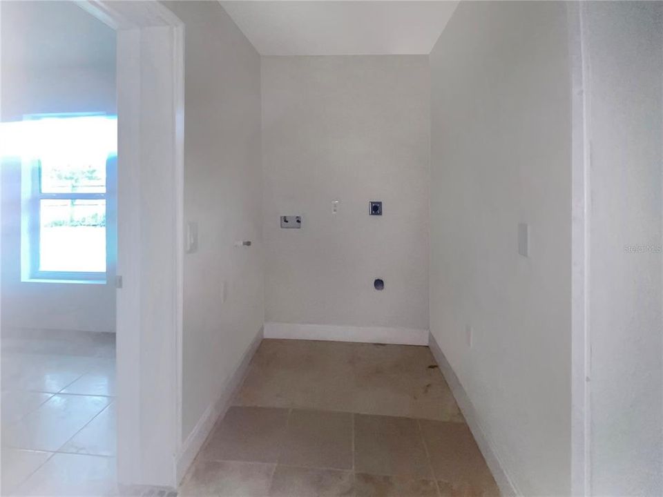 Active With Contract: $239,999 (3 beds, 2 baths, 1300 Square Feet)