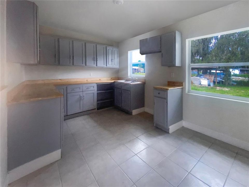 Active With Contract: $239,999 (3 beds, 2 baths, 1300 Square Feet)