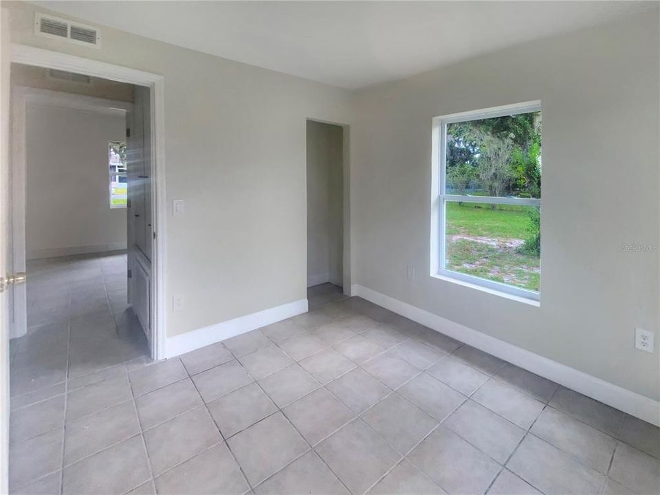 Active With Contract: $239,999 (3 beds, 2 baths, 1300 Square Feet)