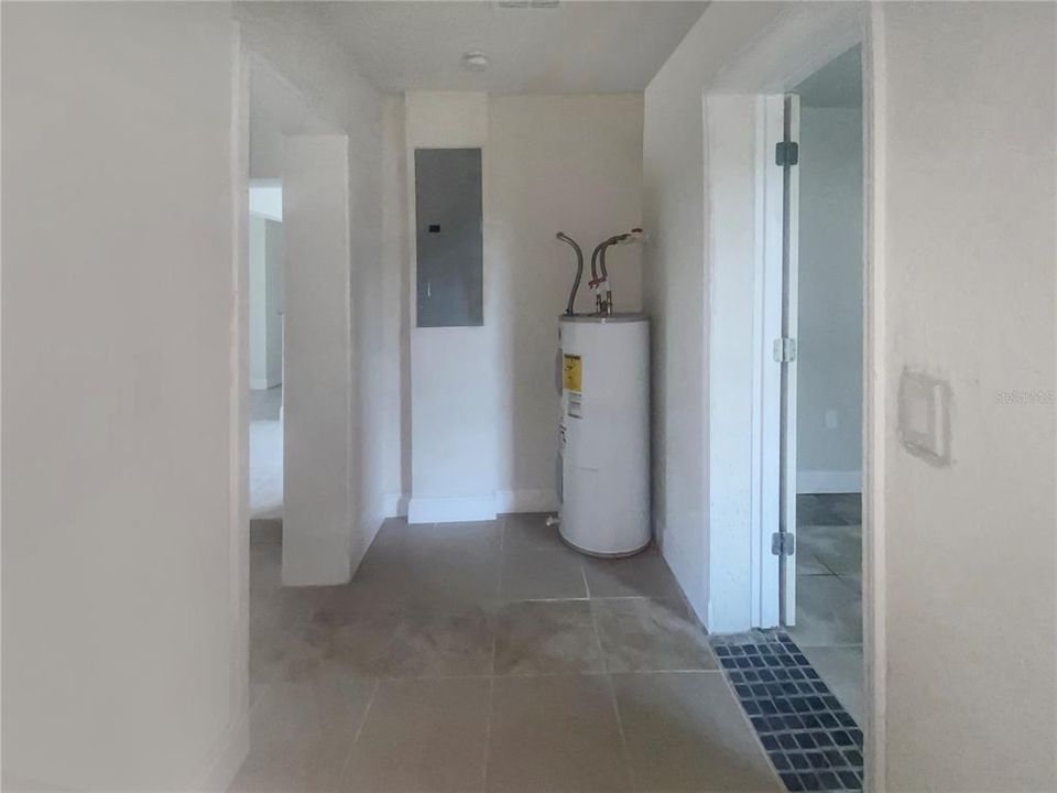 Active With Contract: $239,999 (3 beds, 2 baths, 1300 Square Feet)