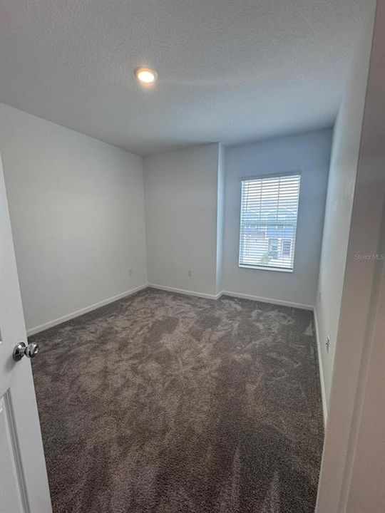 合同活跃: $2,000 (3 贝兹, 2 浴室, 1689 平方英尺)