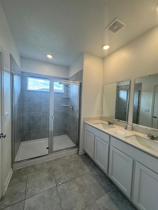 合同活跃: $2,000 (3 贝兹, 2 浴室, 1689 平方英尺)