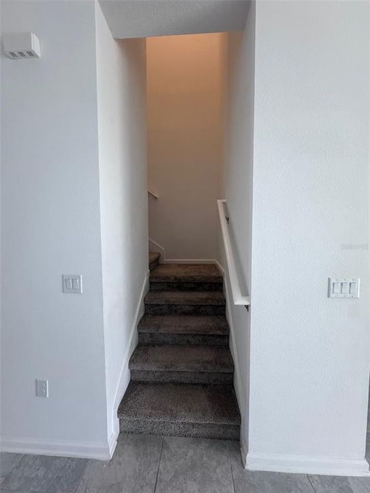 合同活跃: $2,000 (3 贝兹, 2 浴室, 1689 平方英尺)