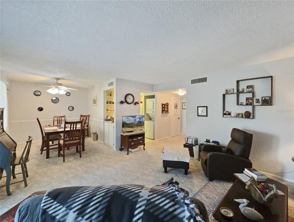 На продажу: $139,900 (2 спален, 1 ванн, 1054 Квадратных фут)