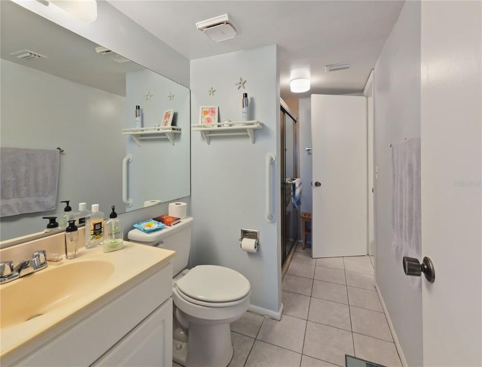 На продажу: $139,900 (2 спален, 1 ванн, 1054 Квадратных фут)