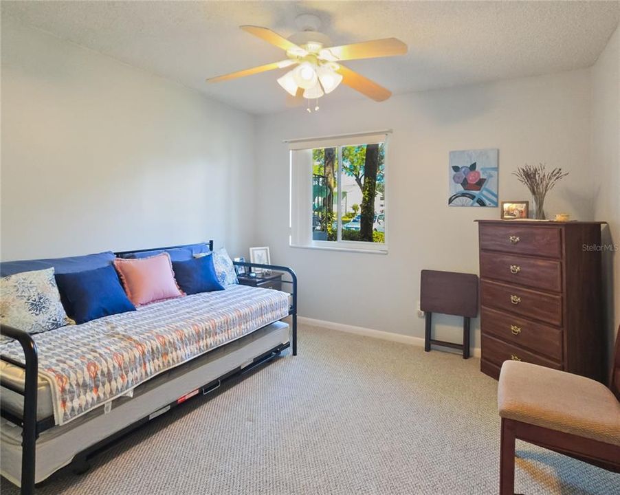 На продажу: $139,900 (2 спален, 1 ванн, 1054 Квадратных фут)