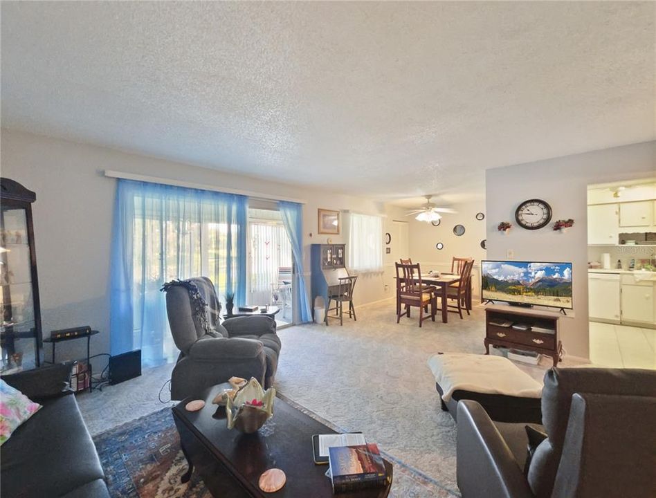 На продажу: $139,900 (2 спален, 1 ванн, 1054 Квадратных фут)