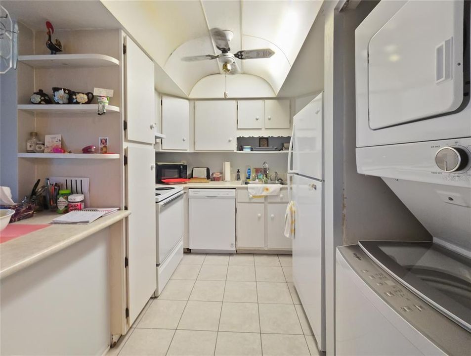 На продажу: $139,900 (2 спален, 1 ванн, 1054 Квадратных фут)