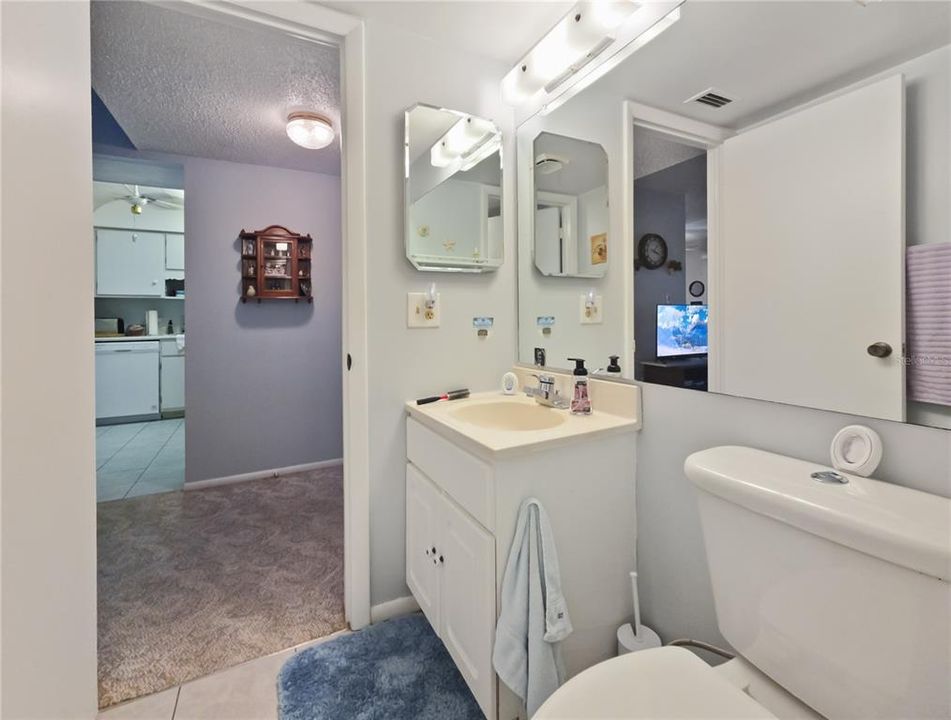 На продажу: $139,900 (2 спален, 1 ванн, 1054 Квадратных фут)