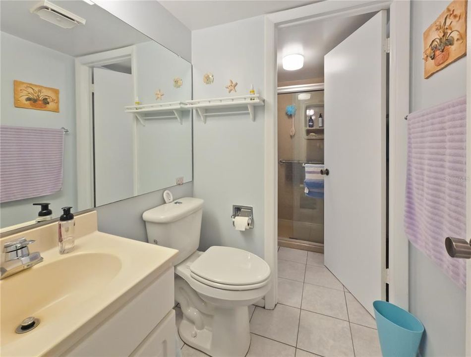 На продажу: $139,900 (2 спален, 1 ванн, 1054 Квадратных фут)