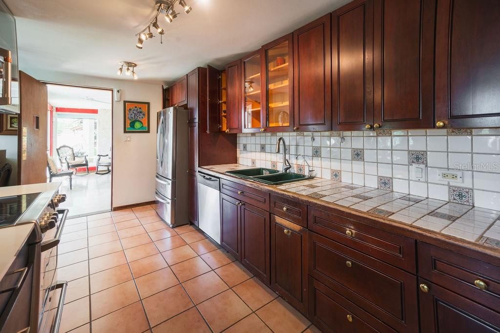 На продажу: $1,600,000 (5 спален, 4 ванн, 3410 Квадратных фут)