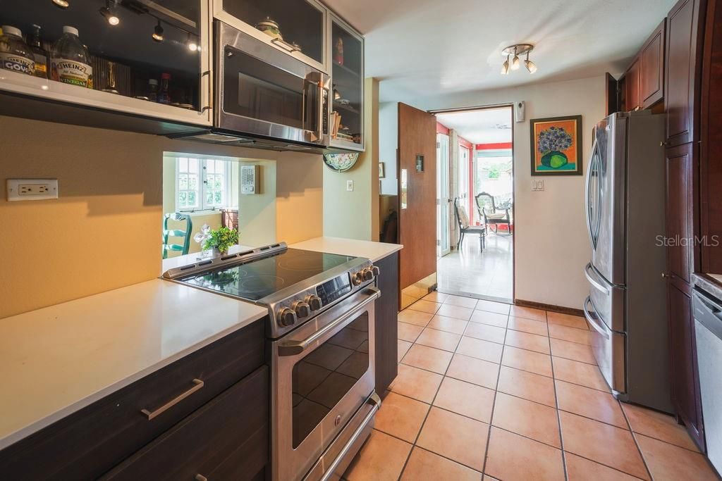 На продажу: $1,600,000 (5 спален, 4 ванн, 3410 Квадратных фут)