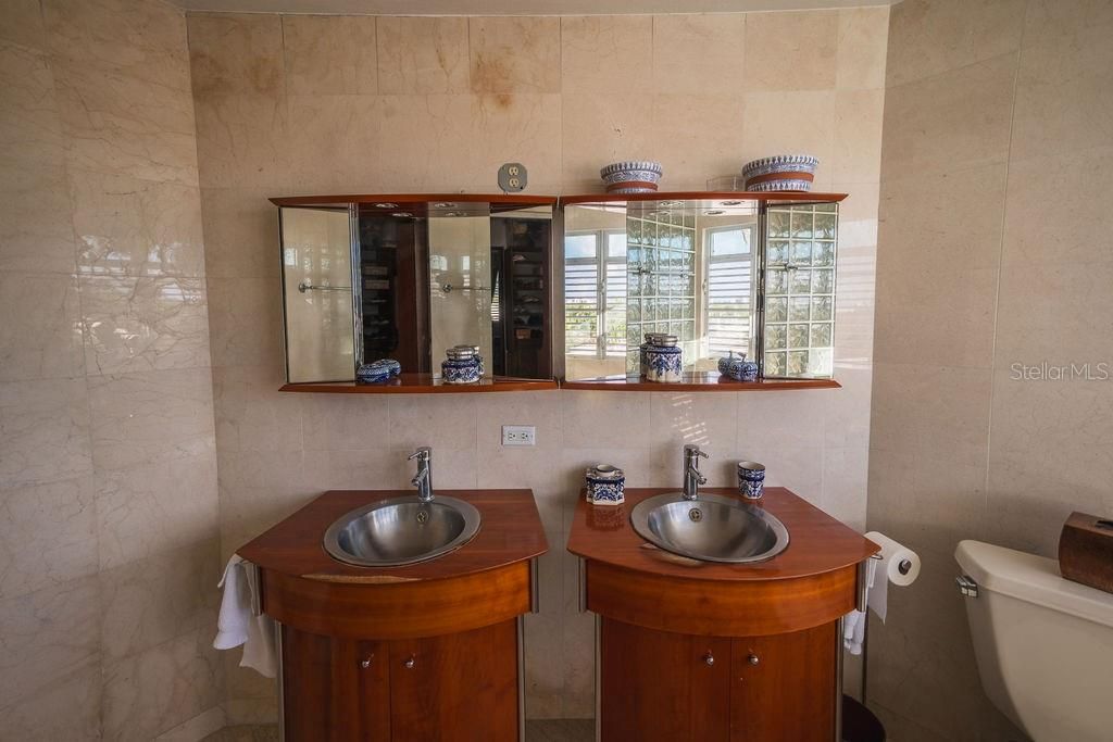 На продажу: $1,600,000 (5 спален, 4 ванн, 3410 Квадратных фут)