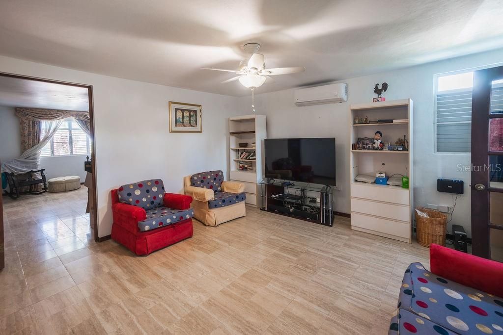 На продажу: $1,600,000 (5 спален, 4 ванн, 3410 Квадратных фут)