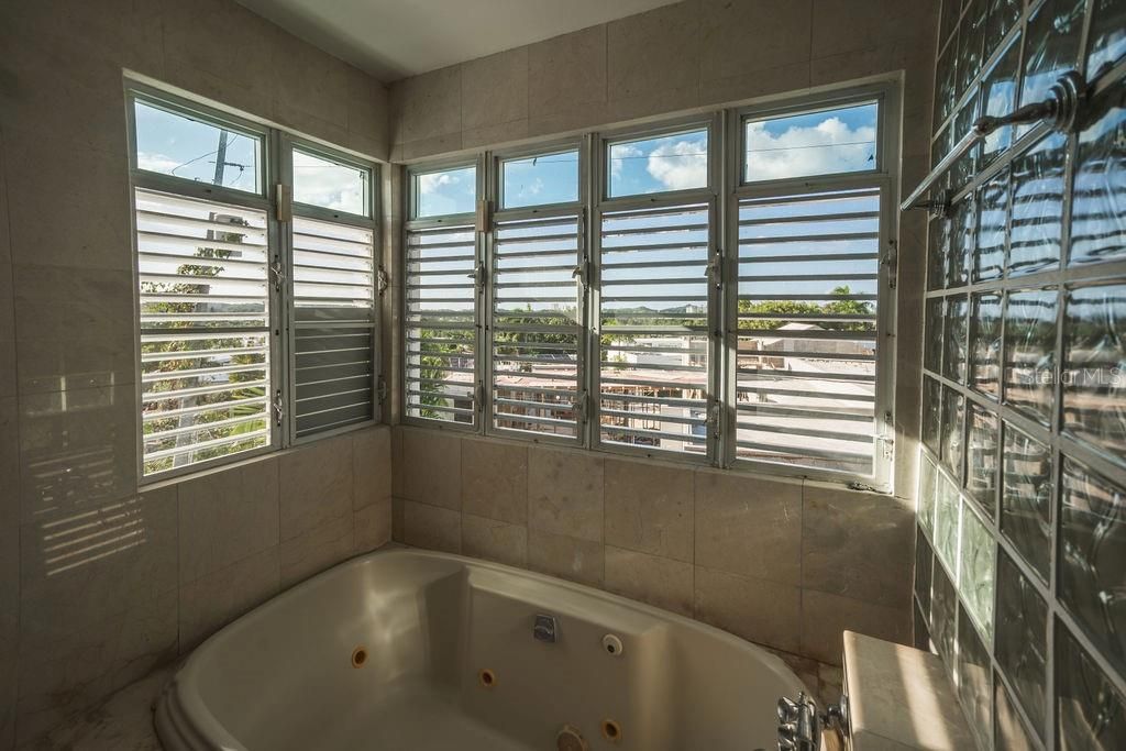 На продажу: $1,600,000 (5 спален, 4 ванн, 3410 Квадратных фут)