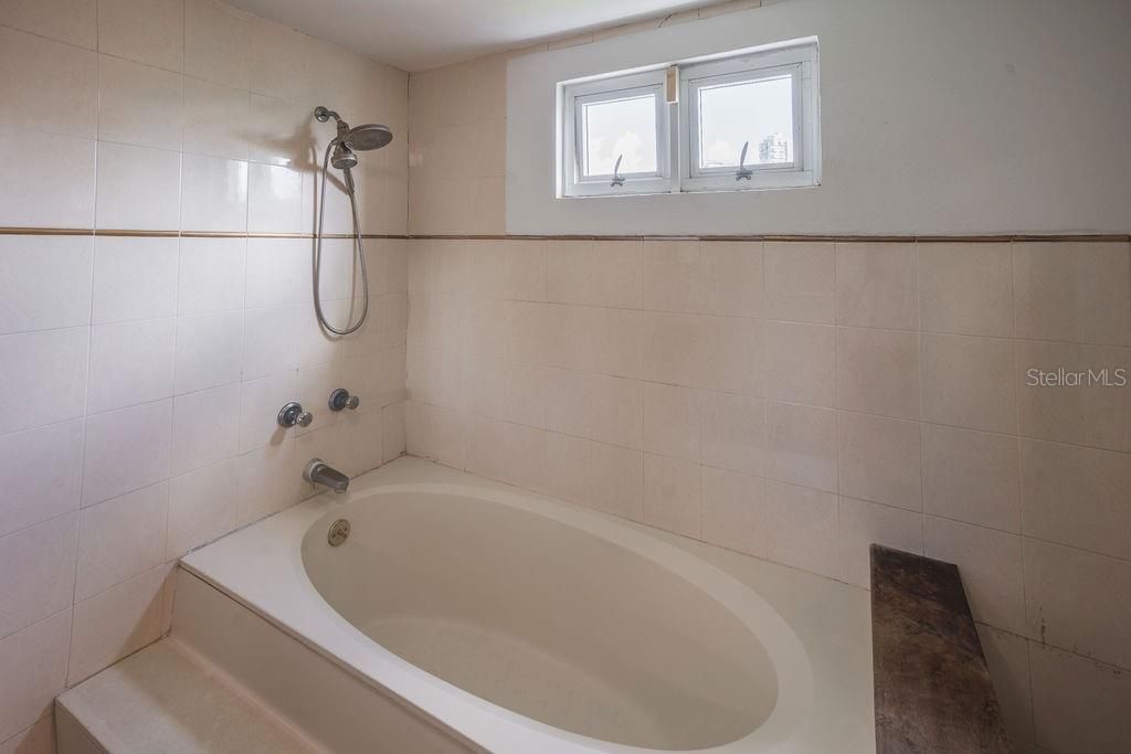 На продажу: $1,600,000 (5 спален, 4 ванн, 3410 Квадратных фут)