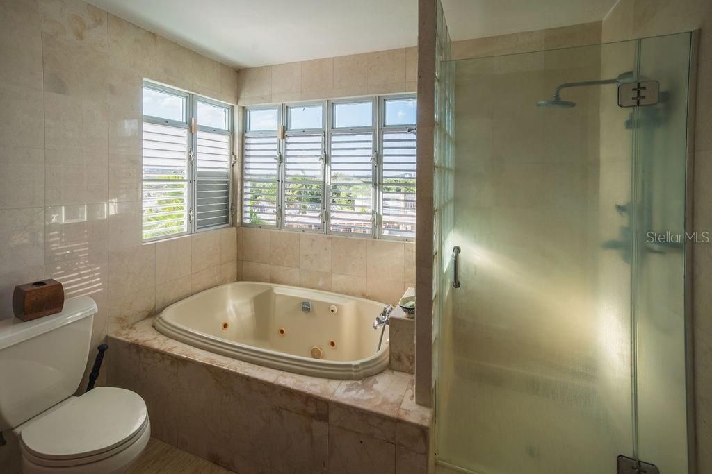 На продажу: $1,600,000 (5 спален, 4 ванн, 3410 Квадратных фут)