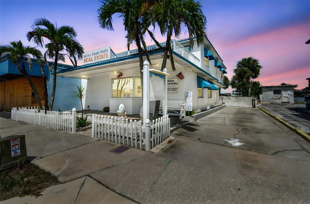 For Sale: $1,199,000 (3 beds, 2 baths, 2310 Square Feet)