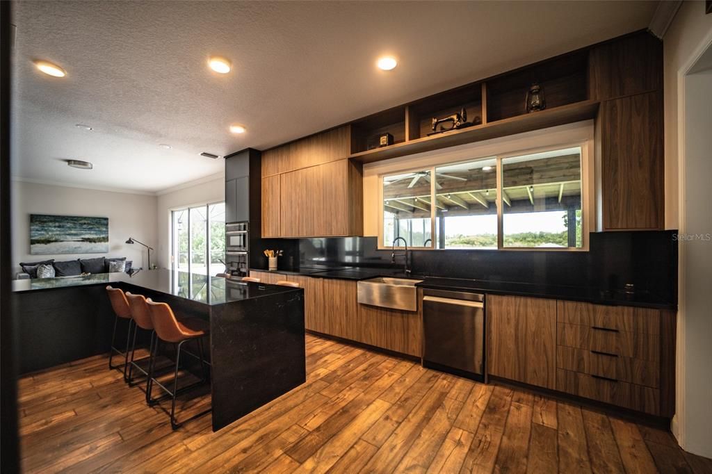 На продажу: $1,999,000 (5 спален, 3 ванн, 4130 Квадратных фут)