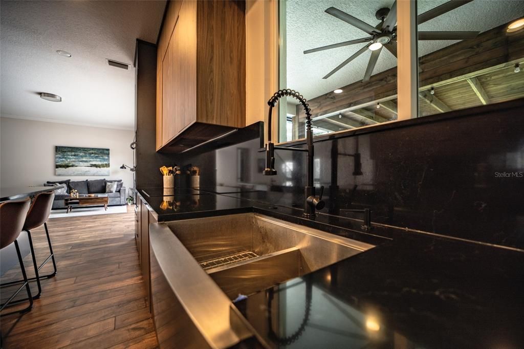 На продажу: $1,999,000 (5 спален, 3 ванн, 4130 Квадратных фут)