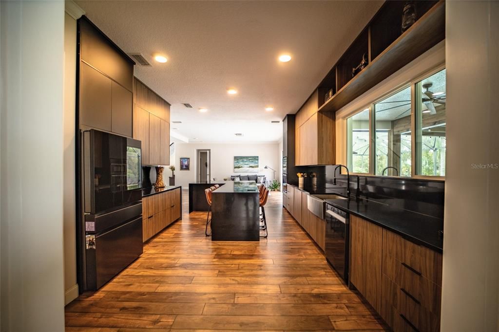 На продажу: $1,999,000 (5 спален, 3 ванн, 4130 Квадратных фут)