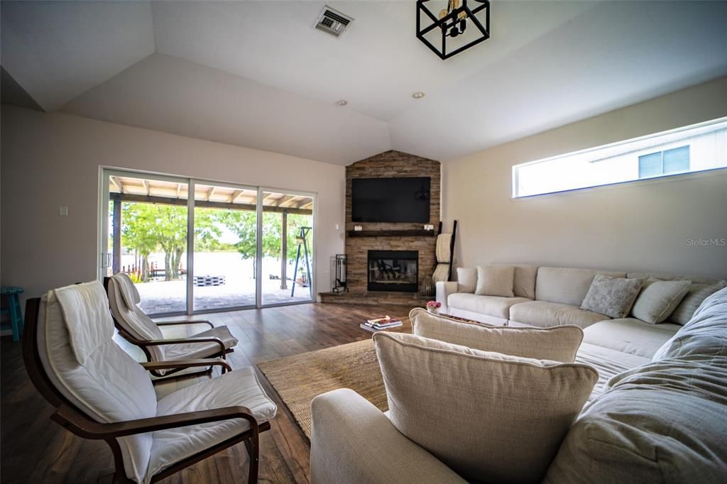 На продажу: $1,999,000 (5 спален, 3 ванн, 4130 Квадратных фут)