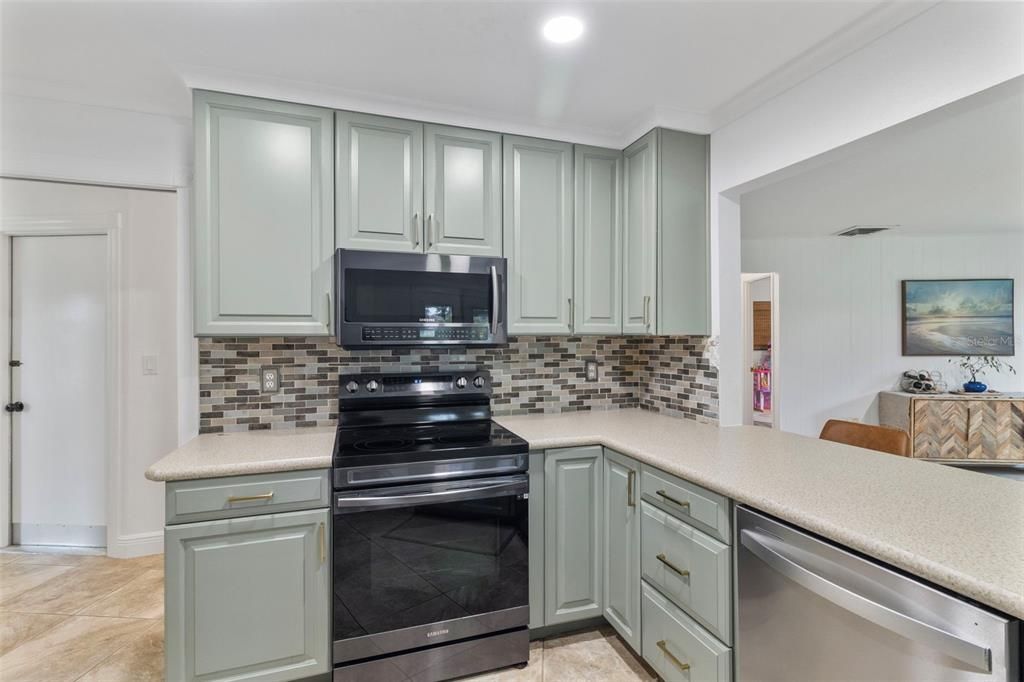 Activo con contrato: $494,900 (3 camas, 2 baños, 1893 Pies cuadrados)