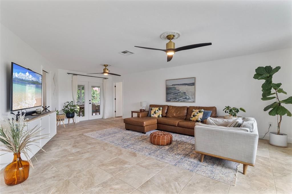 Activo con contrato: $494,900 (3 camas, 2 baños, 1893 Pies cuadrados)