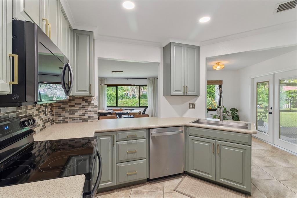 Activo con contrato: $494,900 (3 camas, 2 baños, 1893 Pies cuadrados)