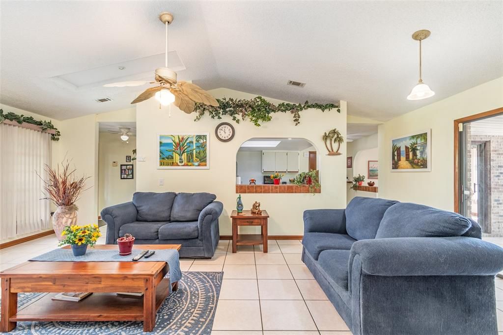 En Venta: $875,000 (3 camas, 2 baños, 1665 Pies cuadrados)