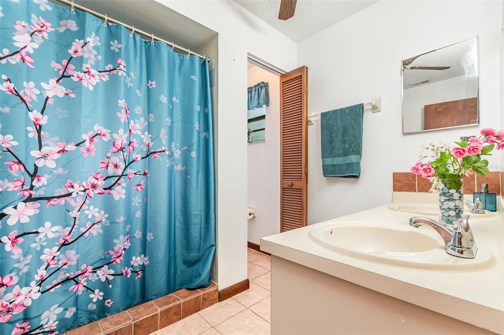 En Venta: $875,000 (3 camas, 2 baños, 1665 Pies cuadrados)