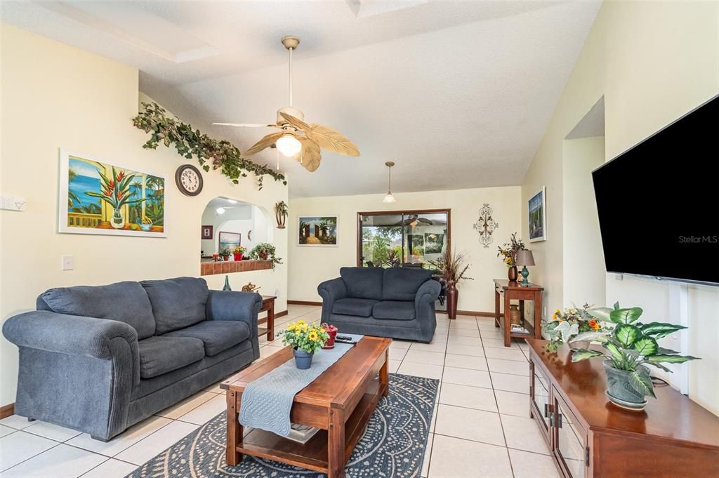 En Venta: $875,000 (3 camas, 2 baños, 1665 Pies cuadrados)