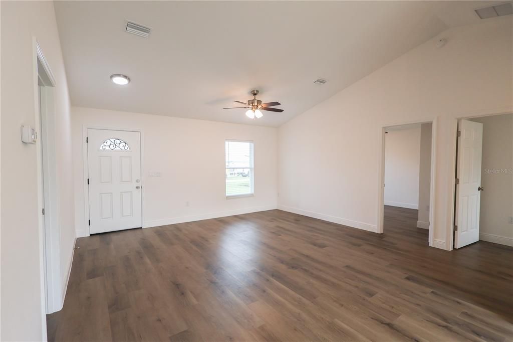 待售: $220,000 (3 贝兹, 2 浴室, 1338 平方英尺)