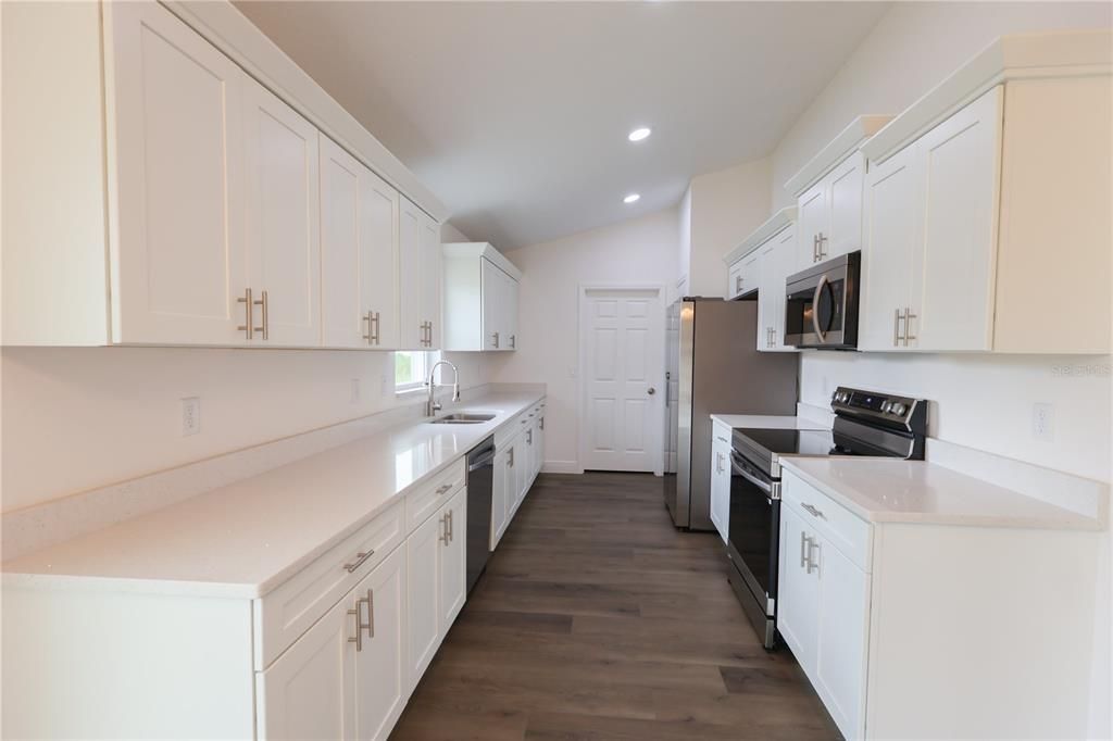 待售: $220,000 (3 贝兹, 2 浴室, 1338 平方英尺)