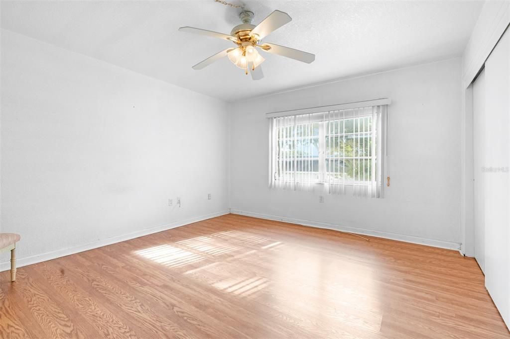 For Sale: $77,900 (1 beds, 1 baths, 672 Square Feet)