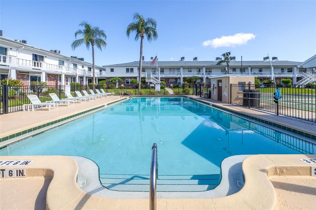 For Sale: $77,900 (1 beds, 1 baths, 672 Square Feet)