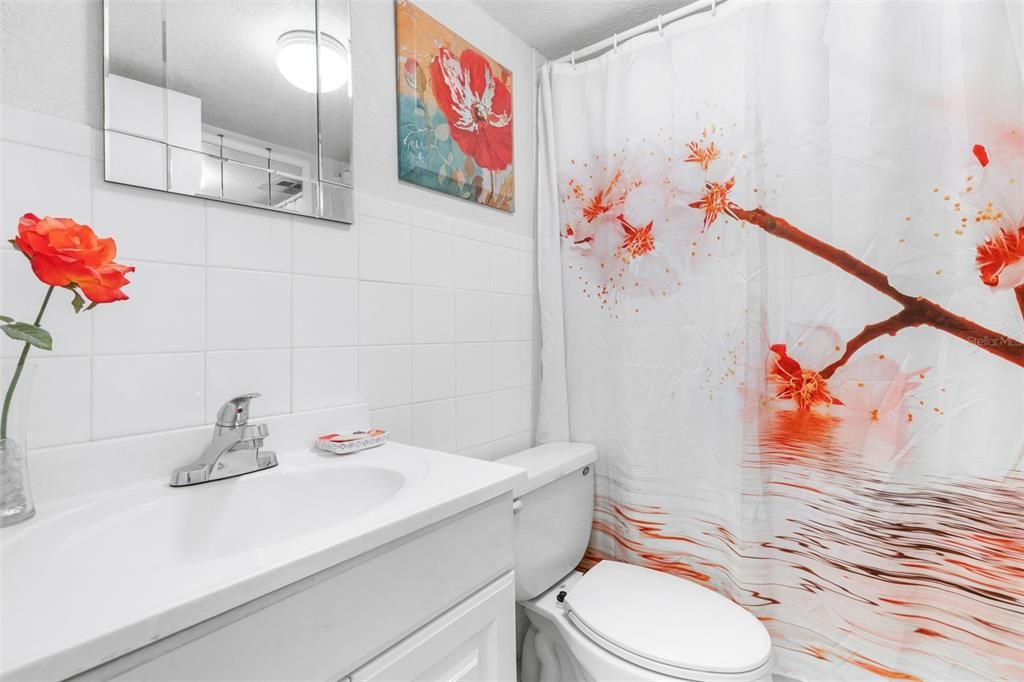 For Sale: $77,900 (1 beds, 1 baths, 672 Square Feet)