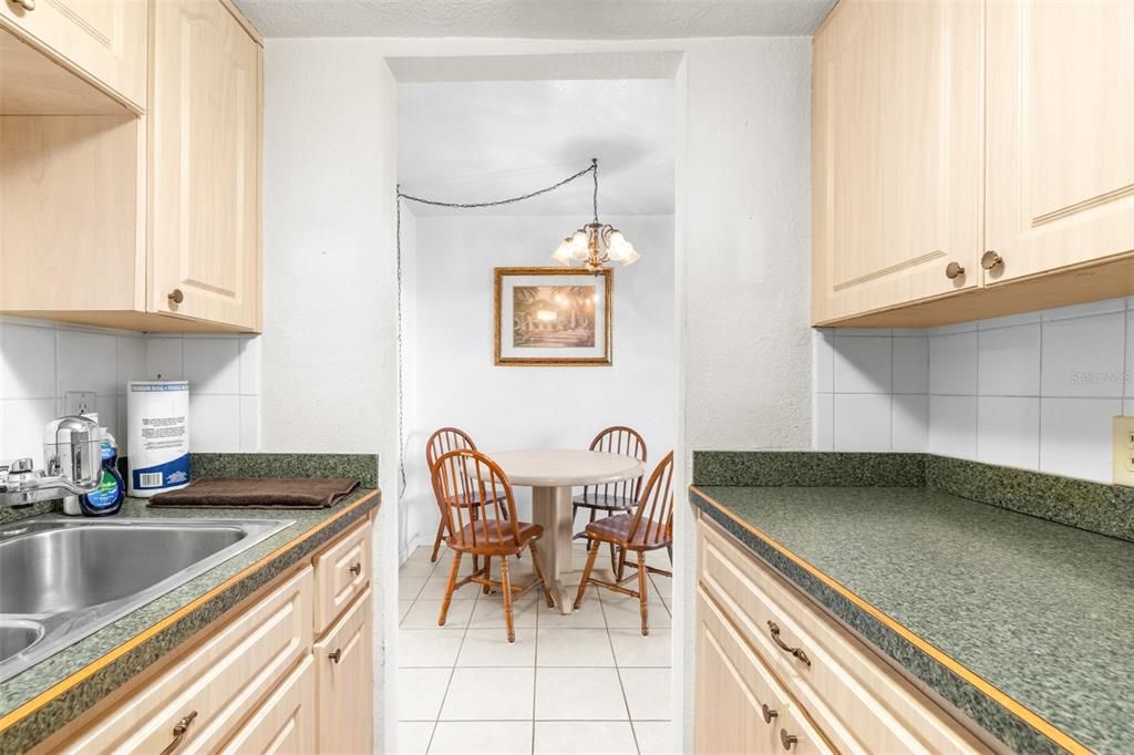 For Sale: $77,900 (1 beds, 1 baths, 672 Square Feet)