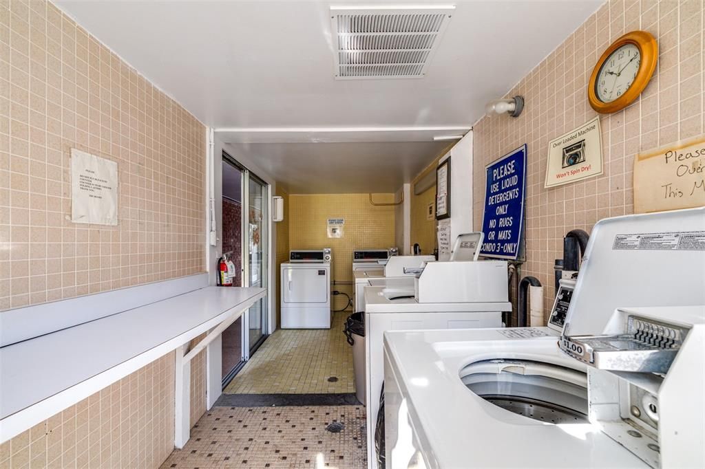 For Sale: $77,900 (1 beds, 1 baths, 672 Square Feet)