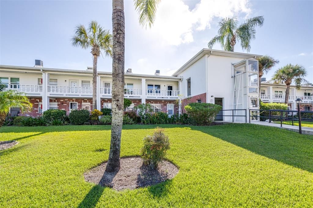 For Sale: $77,900 (1 beds, 1 baths, 672 Square Feet)