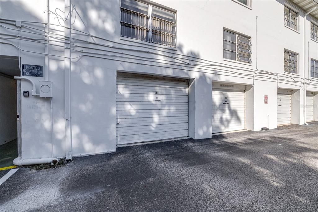 For Sale: $77,900 (1 beds, 1 baths, 672 Square Feet)