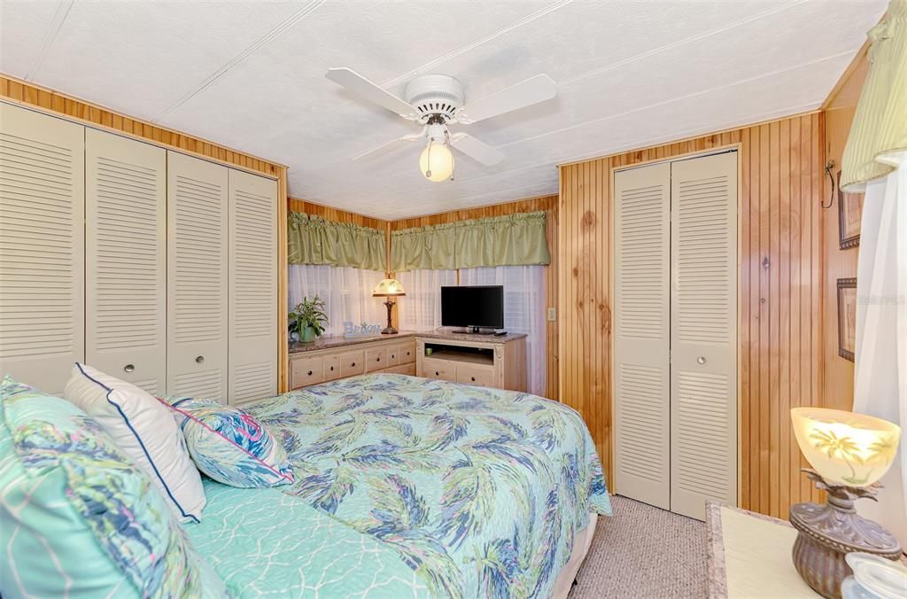 For Sale: $129,000 (2 beds, 1 baths, 672 Square Feet)