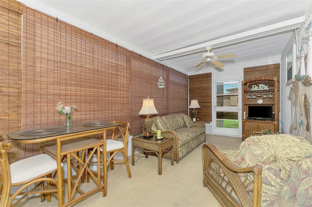 For Sale: $129,000 (2 beds, 1 baths, 672 Square Feet)