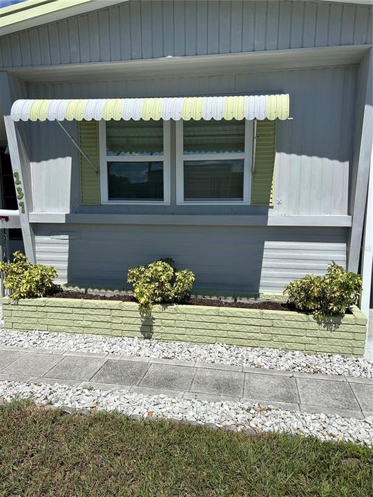 For Sale: $129,000 (2 beds, 1 baths, 672 Square Feet)