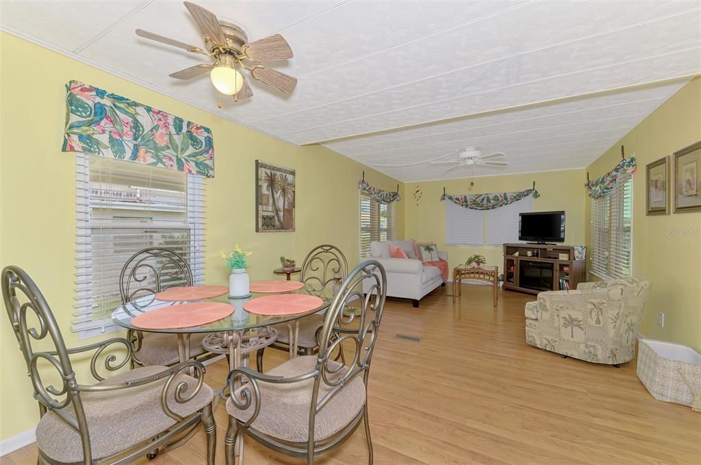 For Sale: $129,000 (2 beds, 1 baths, 672 Square Feet)