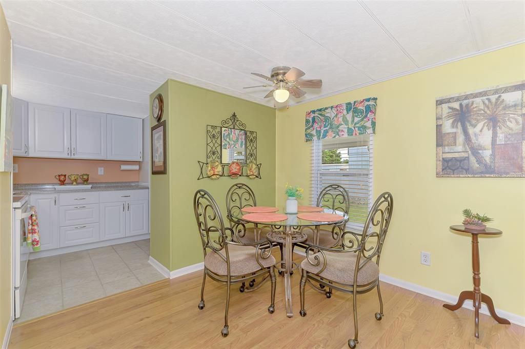 For Sale: $129,000 (2 beds, 1 baths, 672 Square Feet)